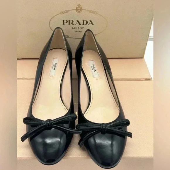 Like New Prada shoes 37.5, very minimal signs scuffings. - Picture 1 of 9